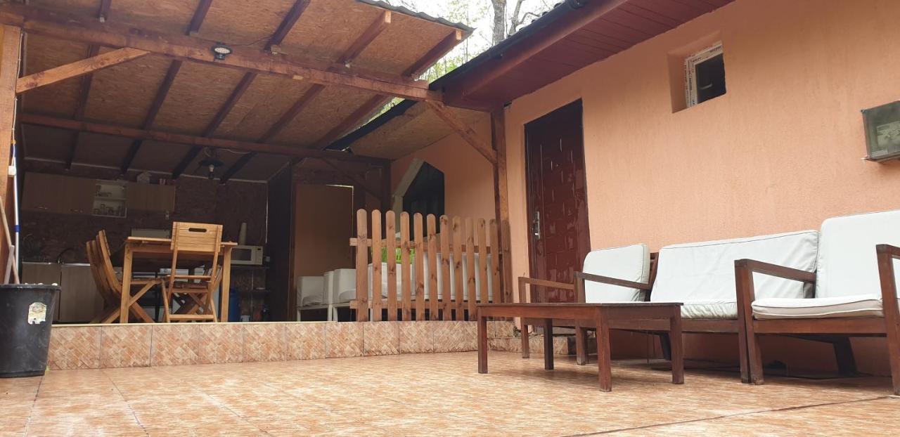 Casa De Vacanta Emd Eselnita Exterior photo